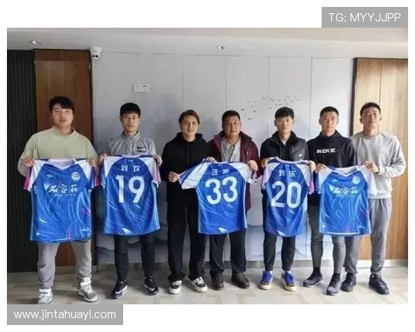 国安初四集结冲超杯孔特将至