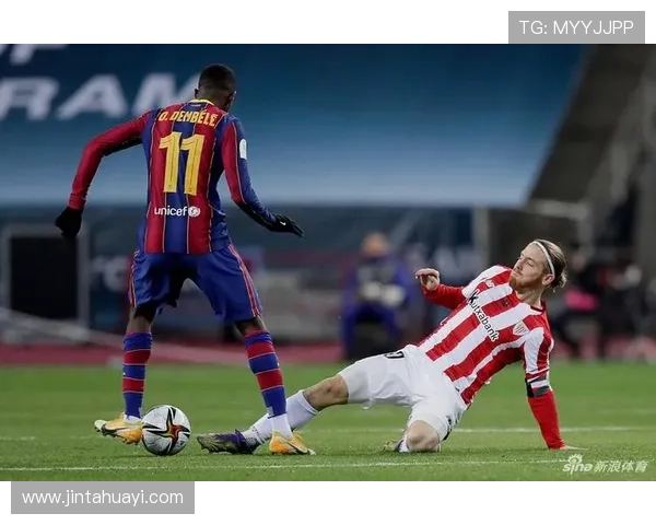 巴萨球迷赛后遭毕包围堵 防暴警察介入 巴萨球迷赛后遭毕包围堵 防暴警察介入